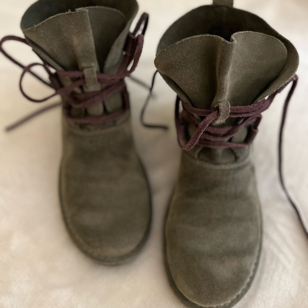 UGG Olive Suede Lace Up Ankle Boots Size 8